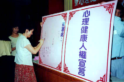 Taiwanese Cheuh Chang signing the Proclamation